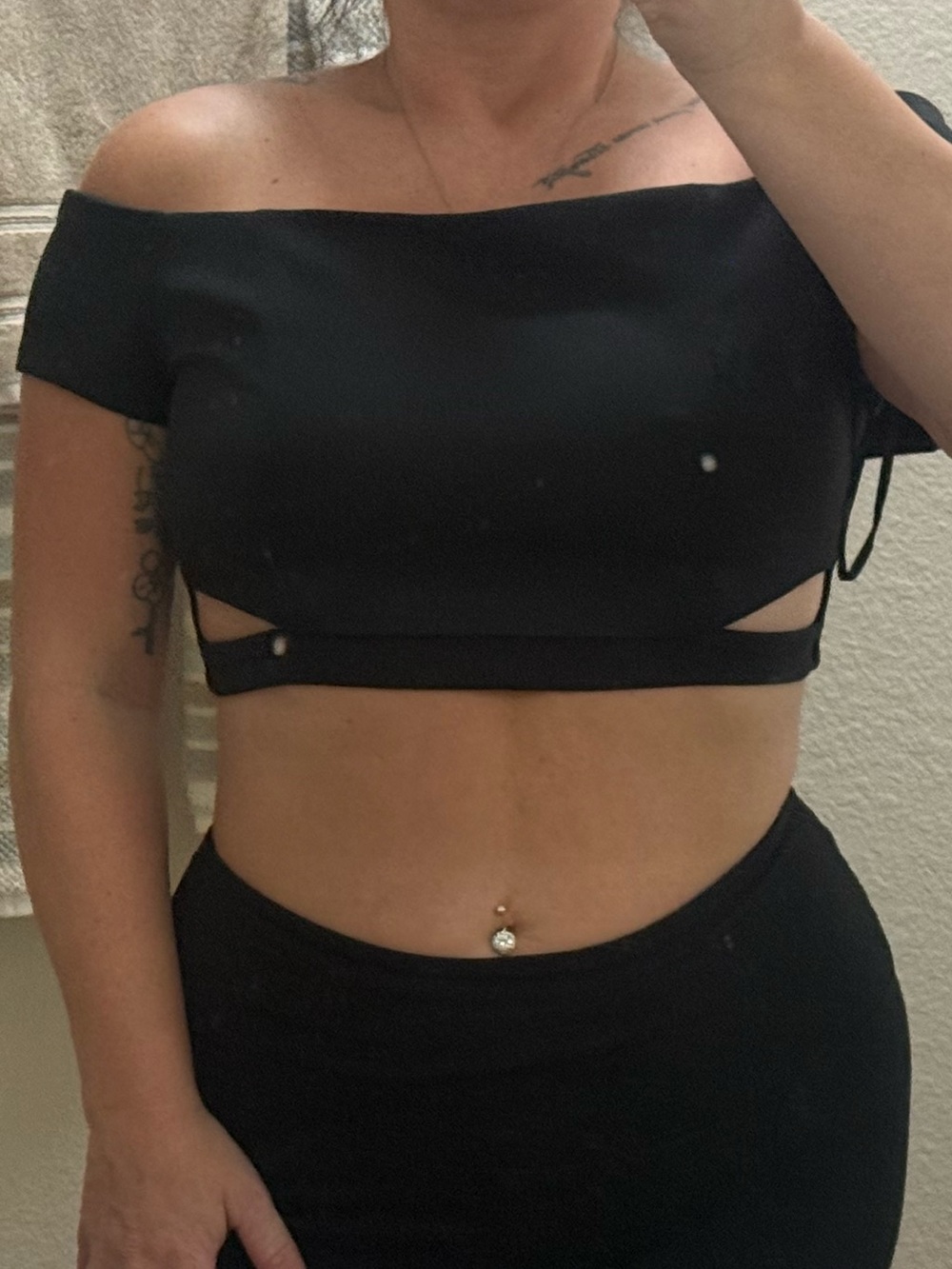 Forever 21 Black Off-Shoulder Crop Top